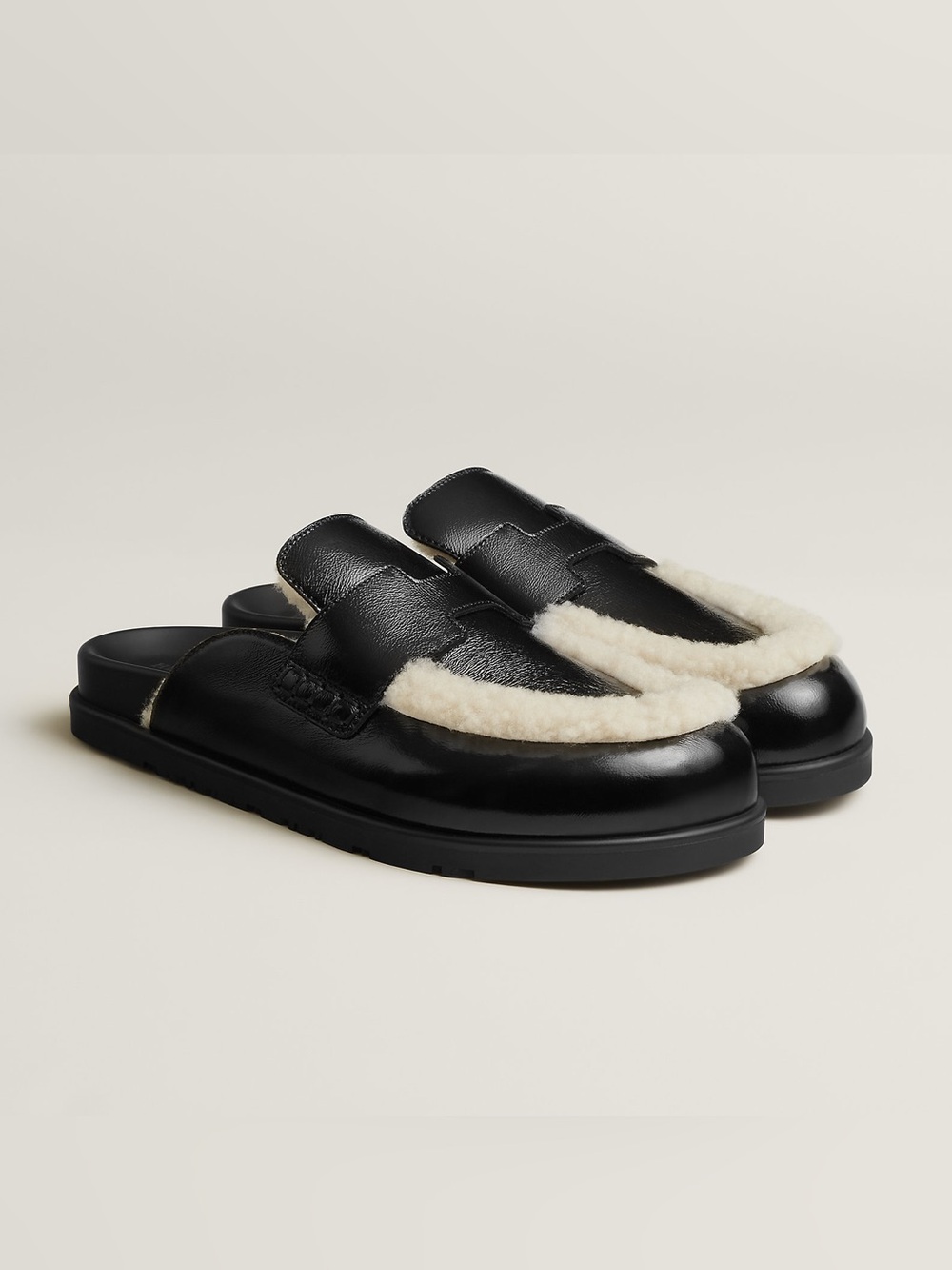 🖤🤍Hermes Go Mule in black with white shearling. 6.5